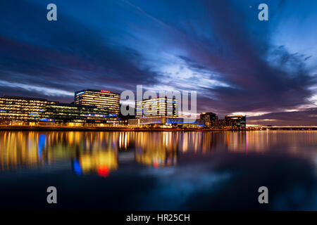 Tempe Town Lake et le centre-ville de Tempe, Arizona city skyline at sunset Banque D'Images