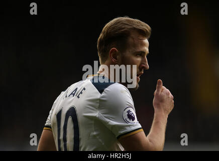 Harry Kane de Tottenham Hotspur pendant le match de la Premier League à White Hart Lane, Londres. APPUYEZ SUR ASSOCIATION photo. Date de la photo: Dimanche 26 février 2017. Voir PA Story FOOTBALL Tottenham. Le crédit photo devrait se lire: Steven Paston/PA Wire. RESTRICTIONS : aucune utilisation avec des fichiers audio, vidéo, données, listes de présentoirs, logos de clubs/ligue ou services « en direct » non autorisés. Utilisation en ligne limitée à 75 images, pas d'émulation vidéo. Aucune utilisation dans les Paris, les jeux ou les publications de club/ligue/joueur unique. Banque D'Images