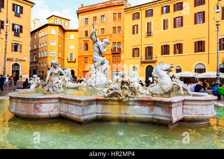 Fontaine à eau sur la Piazza Navona, Rome, Italie Banque D'Images