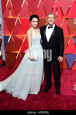 Mel Gibson et Rosalind Ross arrivant à la 89e Academy Awards tenue au Kodak Theater à Hollywood, Los Angeles, USA. Banque D'Images