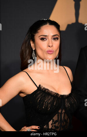 Salma Hayek dans la salle de presse à la 89e Academy Awards tenue au Kodak Theater à Hollywood, Los Angeles, USA. Banque D'Images