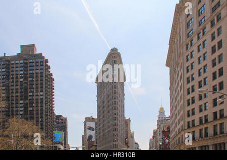 NEW YORK, USA - 25 Avril 2014 : Flat Iron building, achevé en 1902 et considéré comme l'un des premiers gratte-ciel jamais construit Banque D'Images