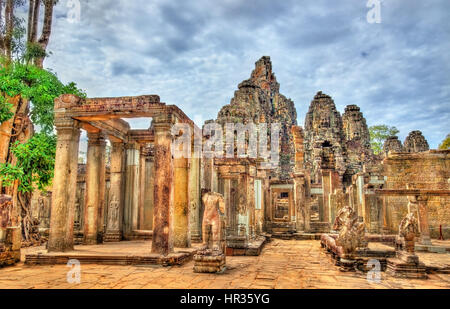 Le Bayon, un temple khmer d'Angkor au Cambodge, en Asie du sud-est Banque D'Images