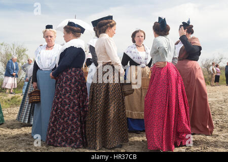 Les femmes en costume au sein d'image de marque dans le cadre des festivités en l'honneur du Marquis Folco de Baroncelli de Javon. Chaque année, le 26 M Banque D'Images