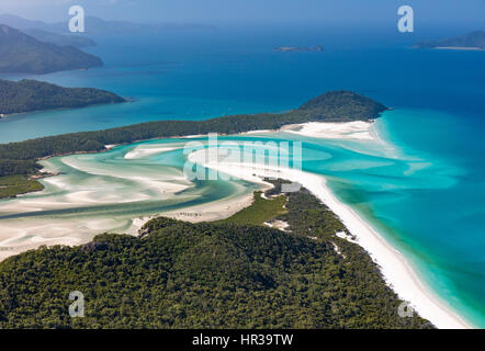 Voir l'aval pour Hill Inlet et Whitehaven Beach, l'île de Whitsunday, Queensland, Australie Banque D'Images