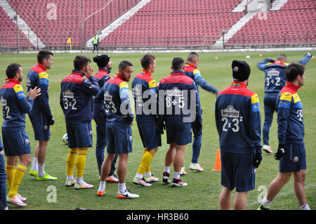 CLUJ-NAPOCA, ROUMANIE - Mars 26, 2016 : l'Équipe nationale de football de la Roumanie à l'affiche pendant une session de formation avant le match amical contre l'Espagne Banque D'Images