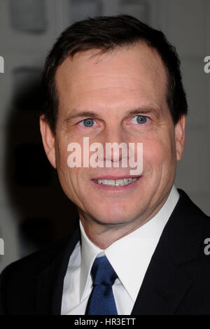Hollywood, CA, USA. 14 Jan, 2009. 25 février 2017 - L'acteur et réalisateur Bill Paxton est mort à 61 ans de complications après la chirurgie. Les plus Paxton spectacles de télévision a reçu beaucoup d'attention positive, y compris son rôle principal dans la chaîne HBO Big Love (2006À2011), pour laquelle Paxton a reçu trois nominations aux Golden Globe. Paxton a également reçu de bonnes critiques pour sa performance dans l'histoire du canal télésuite Hatfield et mccoy (2012), pour lequel il a été nommé pour un Emmy Award, co-star aux côtés de Kevin Costner. Photo : 14 janvier 2009 - Hollywood, CA - le projet de loi Pax Banque D'Images