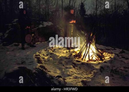 Prague, République tchèque. 19 Jan, 2017. Les Satanistes lors d'une célébration traditionnelle le vendredi 13 sur la colline à 13 pierres. Crédit : David Tesinsky/ZUMA/Alamy Fil Live News Banque D'Images