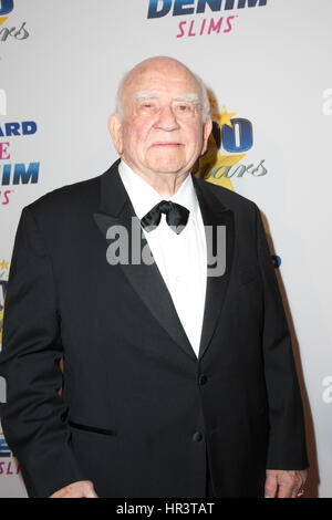 Los Angeles, Californie, USA. Feb 26, 2017. L'acteur ed asner arrive à la 27e "Nuit des Oscars Des stars 100 Affichage de gala au Beverly Hilton hotel à Beverly Hills, Californie, USA, le 26 février 2017. crédit : Sheri determan/Alamy live news Banque D'Images