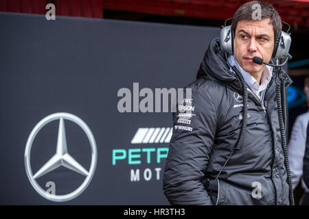 Bracelona, Allemagne. Feb 27, 2017. Mercedes autrichien chef de motorsports Torger Christian 'toto' Wolff suit l'avant-saison de Formule 1 à l'essai au circuit de Catalogne à Bracelona, Allemagne, 27 février 2017. La nouvelle saison de Formule 1 débute le 26 mars 2017 en Australie. Photo : Jens Büttner/dpa-Zentralbild/dpa/Alamy Live News Banque D'Images