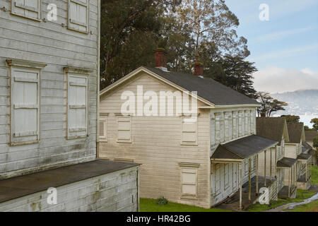 Les casernes abandonnées historique sur l'Angel Island, San Francisco. Banque D'Images