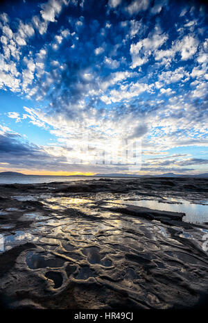 Maquereaux ciel spectaculaire au coucher du soleil à Gerroa, New South Wales, Australie Banque D'Images