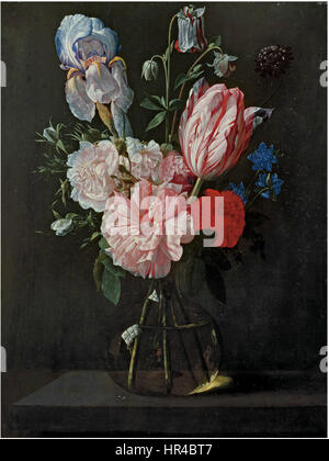 Nicolaes van Veerendael - une tulipe, roses, d'iris et autres fleurs dans un vase en verre sur un rebord Banque D'Images