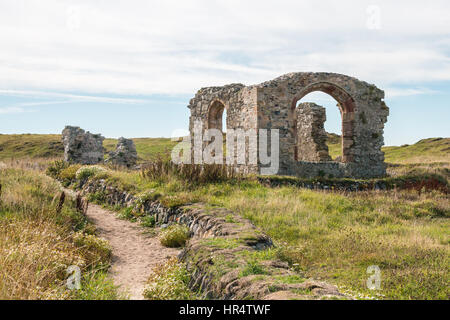 L'église St Dwynwen, île Llanddwyn à Anglesey, au nord du Pays de Galles Banque D'Images
