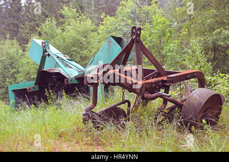 Certains old rusty farm equipment Banque D'Images