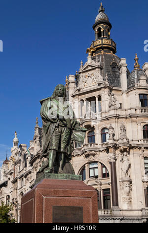 Sculpture de David Teniers le Jeune dans le centre-ville d'Anvers, Belgique. Banque D'Images