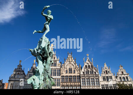 Brabo fontaine et la guilde d'Anvers, Belgique. Banque D'Images