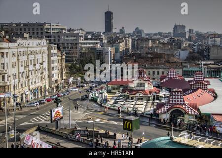 Belgrade, Serbie - une vue de la hauteur de la marché vert ZELENI VENAC (Couronne verte) et une partie de la ville dans son environnement avec le même nom Banque D'Images
