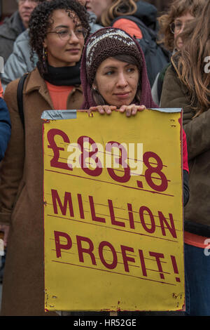 Photo chambre personnel protester contre les bas salaires dans leur chaîne Cineworld - qu'ils appellent au boycott à l'extérieur de l'Empire Square, Leicseter aussi récemment acheté par Cineworld. La London Living Wage est quelque chose les membres de l'union de Picturehouse ont fait pression pour depuis 2014. La campagne n'a cessé de croître depuis, maintenant avec quatre sites en grève ! Ils disent "Picturehouse et Cineworld travaillent très fort pour écraser notre campagne et tout ce que nous recevons d'eux dans la voie de la négociation est le silence". Banque D'Images