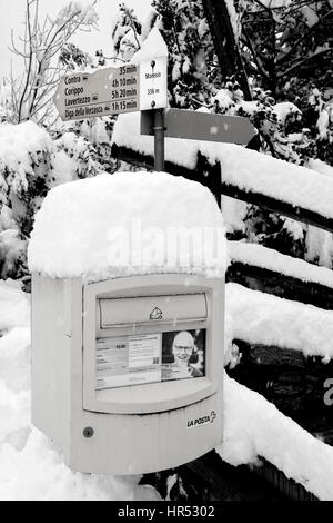 La Suisse, le Canton du Tessin,contre,Snow,Letterbox Banque D'Images