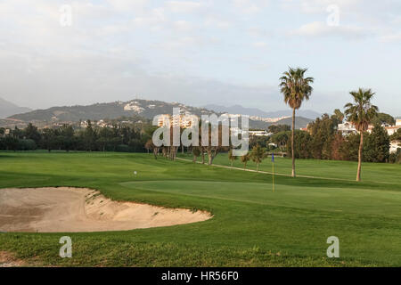 Vue sur Rio Real, parcours de golf 18 trous, Marbella, costa del sol, Andalousie, Espagne. Banque D'Images