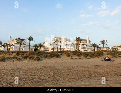 Ligne de plage de luxe propriétés de Rio Real, Marbella. Costa del Sol, Espagne Banque D'Images