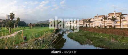 Propriétés de luxe plage, terrain de golf Rio Real, Marbella. Costa del Sol, Espagne Banque D'Images