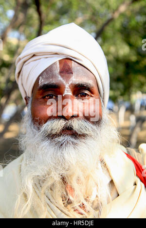 Indian Baba, Swami, Sadhu, Holyman, Saddhu devant le temple de Haridwar, Uttrakhand, India, Varanasi, Rishikesh, (photo Copyright © par Saji Maramon) Banque D'Images