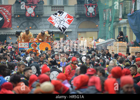 Carnaval d'Ivrée, moments de la bataille et Banque D'Images