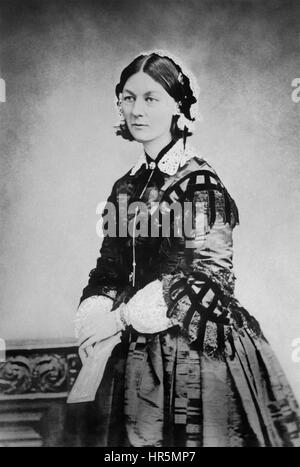 Florence Nightingale (1820-1910), le fondateur des soins infirmiers modernes, dans un c1856 Photographie par William Edward Kilburn. Nightingale a dirigé une équipe d'infirmières qu'elle a formés pour s'occuper de la Britannique blessé et les forces alliées dans la guerre de Crimée (1854) à la Caserne Hôpital de Scutari, un faubourg de Constantinople. En 1860, elle a jeté les bases de la profession infirmière avec l'établissement de son école d'infirmières au St Thomas' Hospital de Londres. Banque D'Images