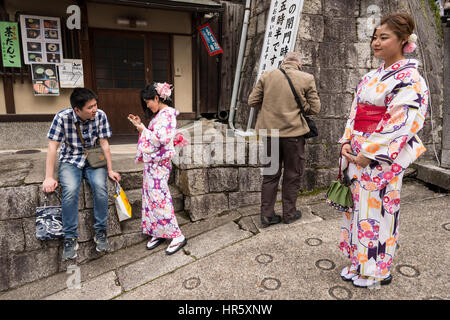 2 jeunes femmes, des femmes en kimono, le costume traditionnel japonais, Kyoto, Japon Banque D'Images