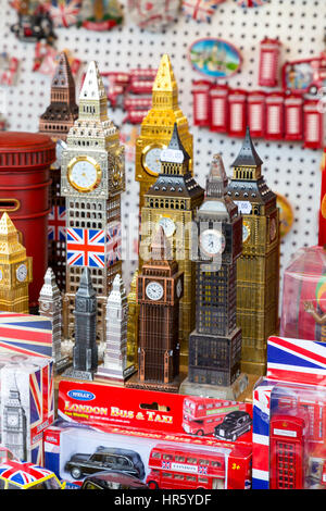 Modèles de Big Ben et d'autres souvenirs et cadeaux à partir de London England UK pour la vente, London UK Banque D'Images