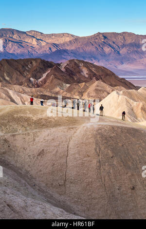 Les photographes, les touristes, Zabriskie Point Zabriskie point, Death Valley National Park, Death Valley, California, United States, Amérique du Nord Banque D'Images