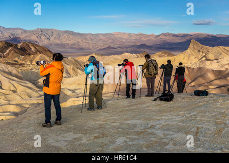 Les photographes, les touristes, Zabriskie Point Zabriskie point, Death Valley National Park, Death Valley, California, United States, Amérique du Nord Banque D'Images