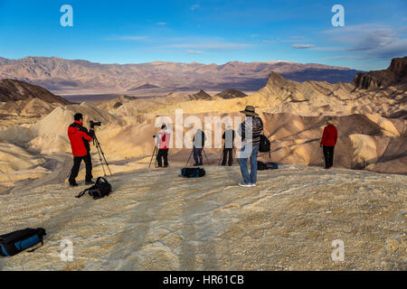 Les photographes, les touristes, Zabriskie Point Zabriskie point, Death Valley National Park, Death Valley, California, United States, Amérique du Nord Banque D'Images