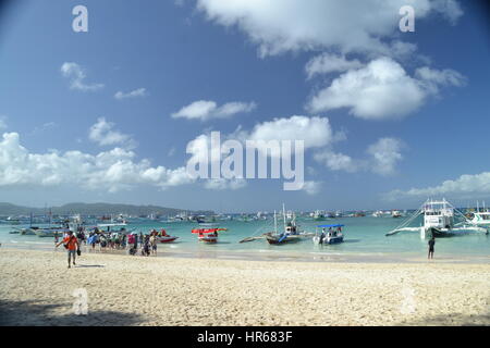 Belle plage de sable blanc sur l'île de Boracay, philippines. Banque D'Images