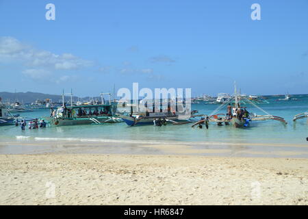 Belle plage de sable blanc sur l'île de Boracay, philippines. Banque D'Images