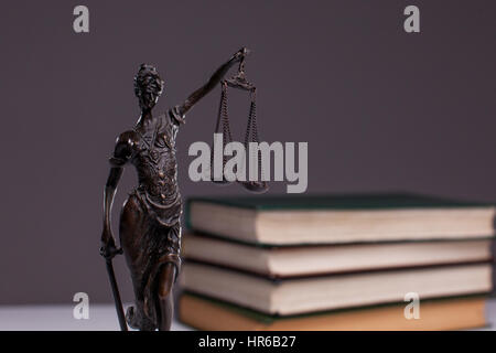 Statue de la justice, charge de la preuve, droit thème. Close-up. Banque D'Images