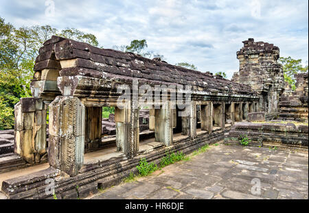 Vue sur le temple du Baphuon à Angkor Thom, au Cambodge Banque D'Images