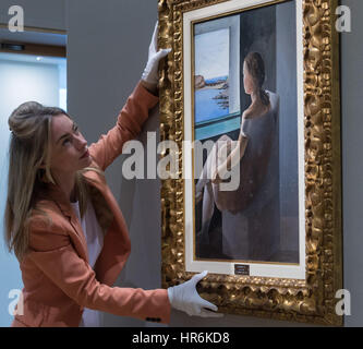 Bonhams, Londres, 27 février 2017. Un membre du personnel de Bonhams ajuste Salvador Dali's 'Figura de perfil', qui devrait récupérer entre EUR 800,0000 € 1 200 000 et, à l'impressionniste Bonhams et vente d'art moderne à l'aperçu de la presse leur Mayfair Gallery de Londres. Crédit : Paul Davey/Alamy Live News Banque D'Images