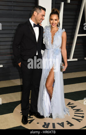 Los Angeles, Californie, USA. Feb 26, 2017. Cash Warren, Jessica Alba. 2017 Vanity Fair Oscar Party organisée à l'Wallis Annenberg Center. Credit : Byron Purvis/AdMedia/ZUMA/Alamy Fil Live News Banque D'Images