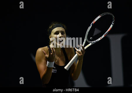 Kuala Lumpur, Malaisie. Feb 27, 2017. Maryna Zanevska protestation au juge-arbitre décision lors de match de Nao Hibino Japon le 1er jour de l'ALYA WTA Open de Malaisie 2017 PTC à Kuala Lumpur, Malaisie, le 27 février 2017. Credit : Ali Mufti/Alamy Live News Banque D'Images