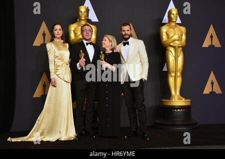 Dakota Johnson, David Wasco, Sandy Reynolds-Wasco, Jamie Dornan 368 89e Academy Awards (Oscars), salle de presse au Dolby Theatre de Los Angeles. Le 26 février 2017. Banque D'Images