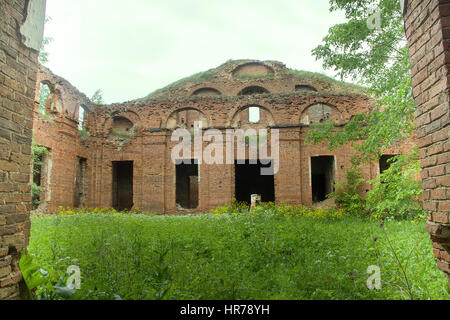 Ruines majestueuses d'équitation et de l'administration centrale de hussards du 19e siècle 2 Banque D'Images