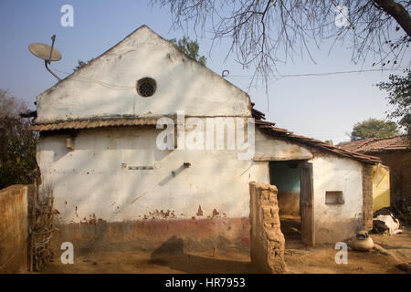 Ménage Indiennes pauvres (ferme) 2. Maison en ruine, pauvres en cour. L'Andhra Pradesh, Anantapur Banque D'Images