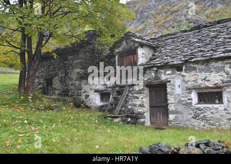 Le Val d'Ossola, Valle Antrona, Edificio in pietra Banque D'Images