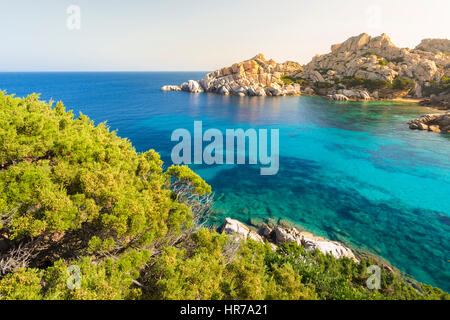 Cala Spinosa bay à Capo Testa, Santa Teresa di Gallura, Castelsardo, Sardaigne, Italie Banque D'Images