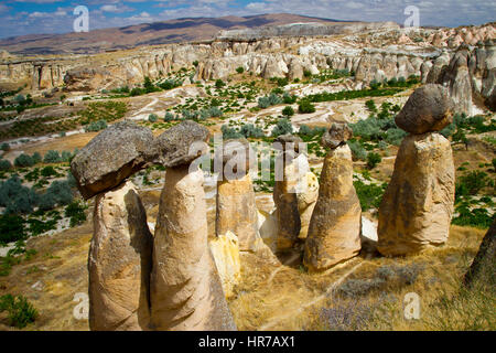 Cheminées de fées. Cavusin. La Cappadoce. La Turquie Banque D'Images