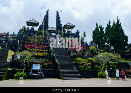 Entrée de l'enceinte principale du Pura Besakih, le plus grand et le plus sacré des temples balinais, complexe situé près de Mont Agung (Gunung Agung), Bali, Indonésie. Banque D'Images