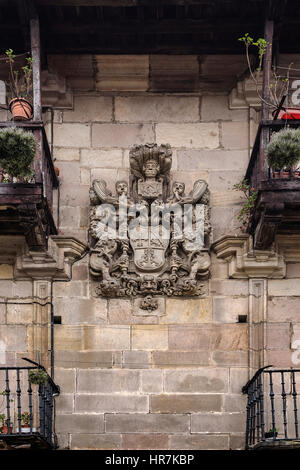 Riocorvo pequeña aldea, siglos XVII y XVIII de la calle del Camino Real. Carretera del rio Besaya, Cantabrie, Espagne, Europe. Banque D'Images